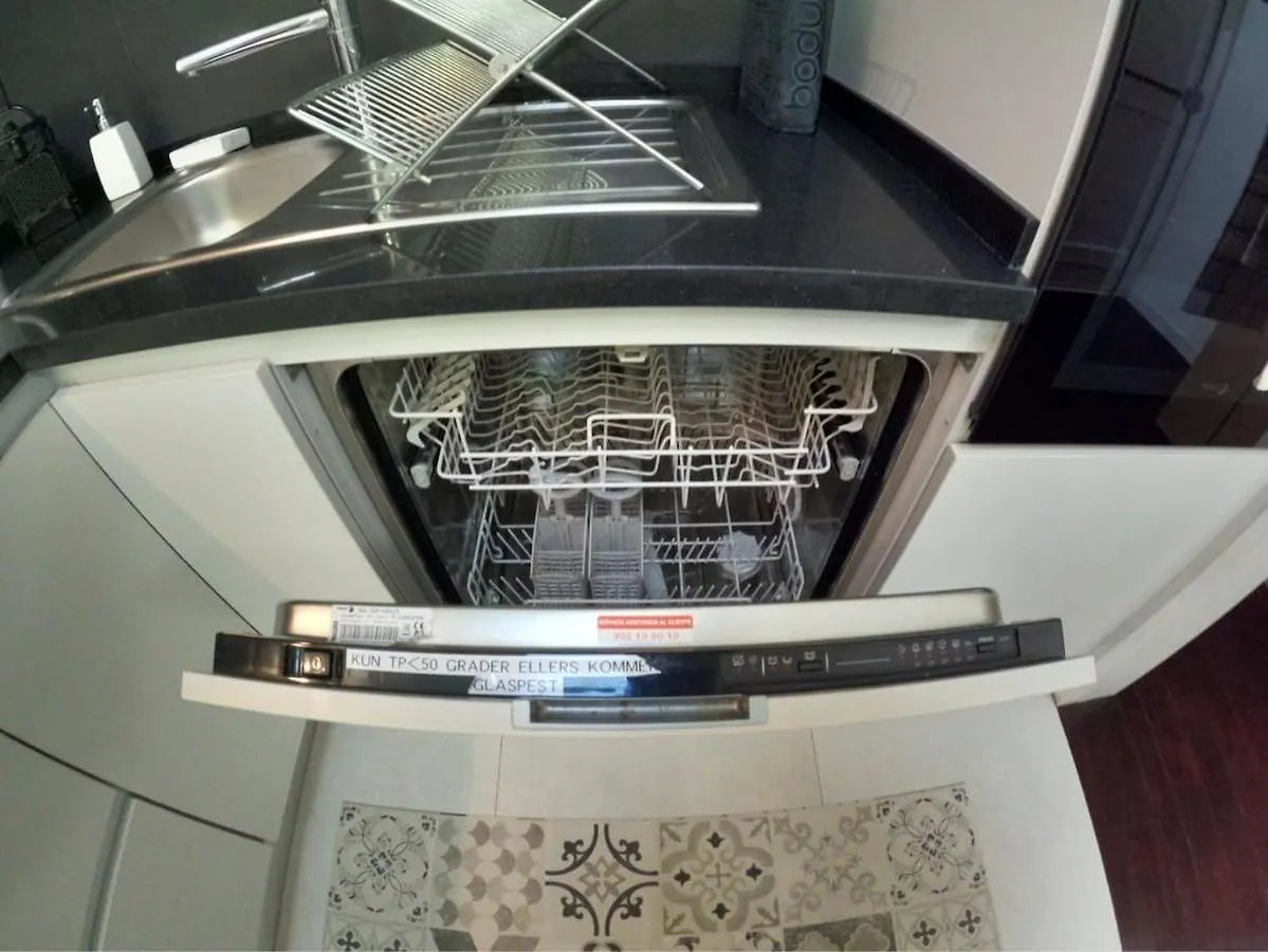 Lisbon Fabulous T2 Apartment With Balcony In Rossio Lisboa