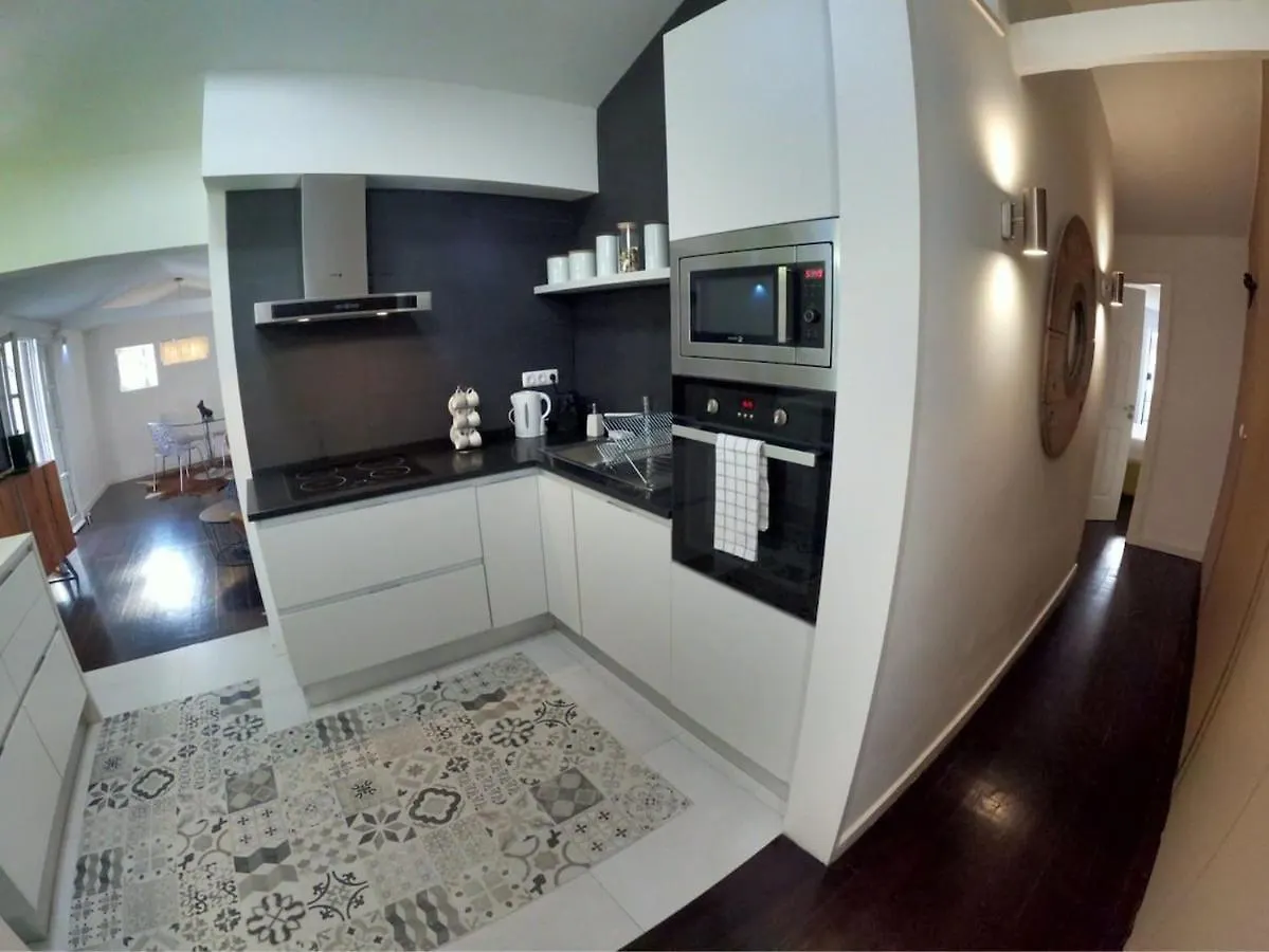 Lisbon Fabulous T2 Apartment With Balcony In Rossio Lisboa