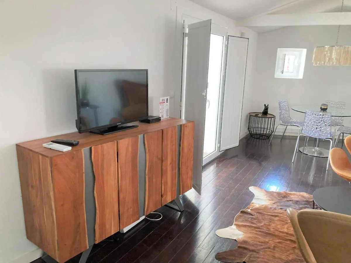 Lisbon Fabulous T2 Apartment With Balcony In Rossio Lisboa