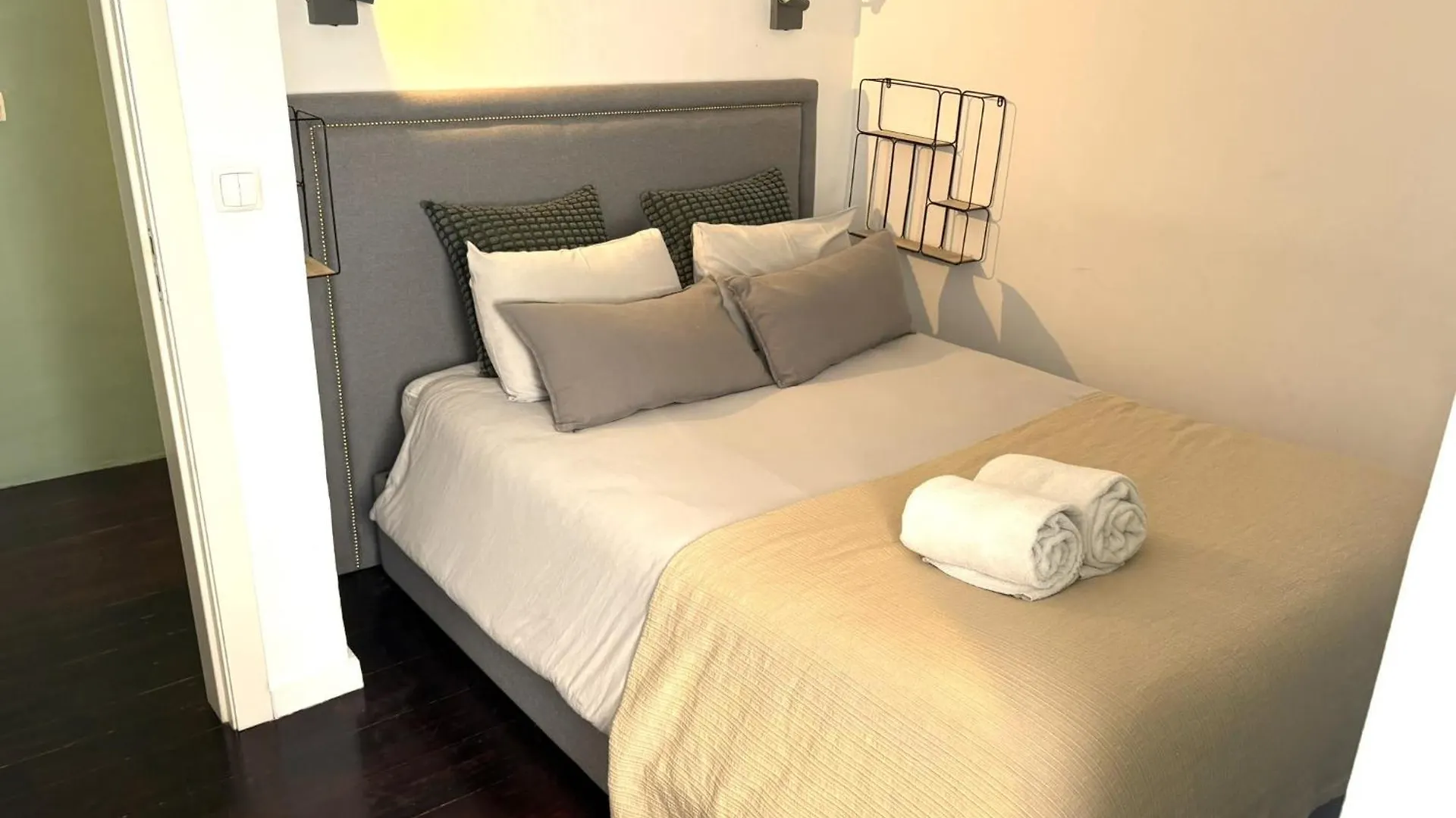 Lisbon Fabulous T2 Apartment With Balcony In Rossio Lisboa