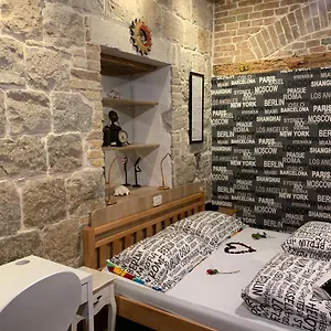 https://plaza-art-apartment.splithotels.org