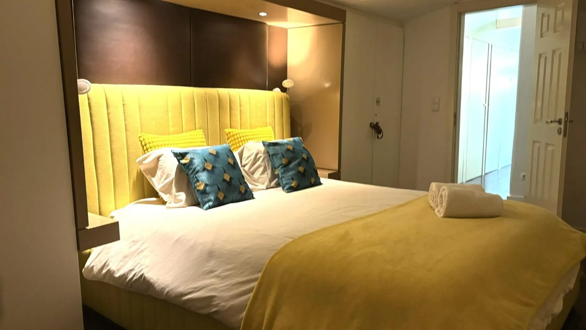 Lisbon Fabulous T2 Apartment With Balcony In Rossio リスボン ポルトガル